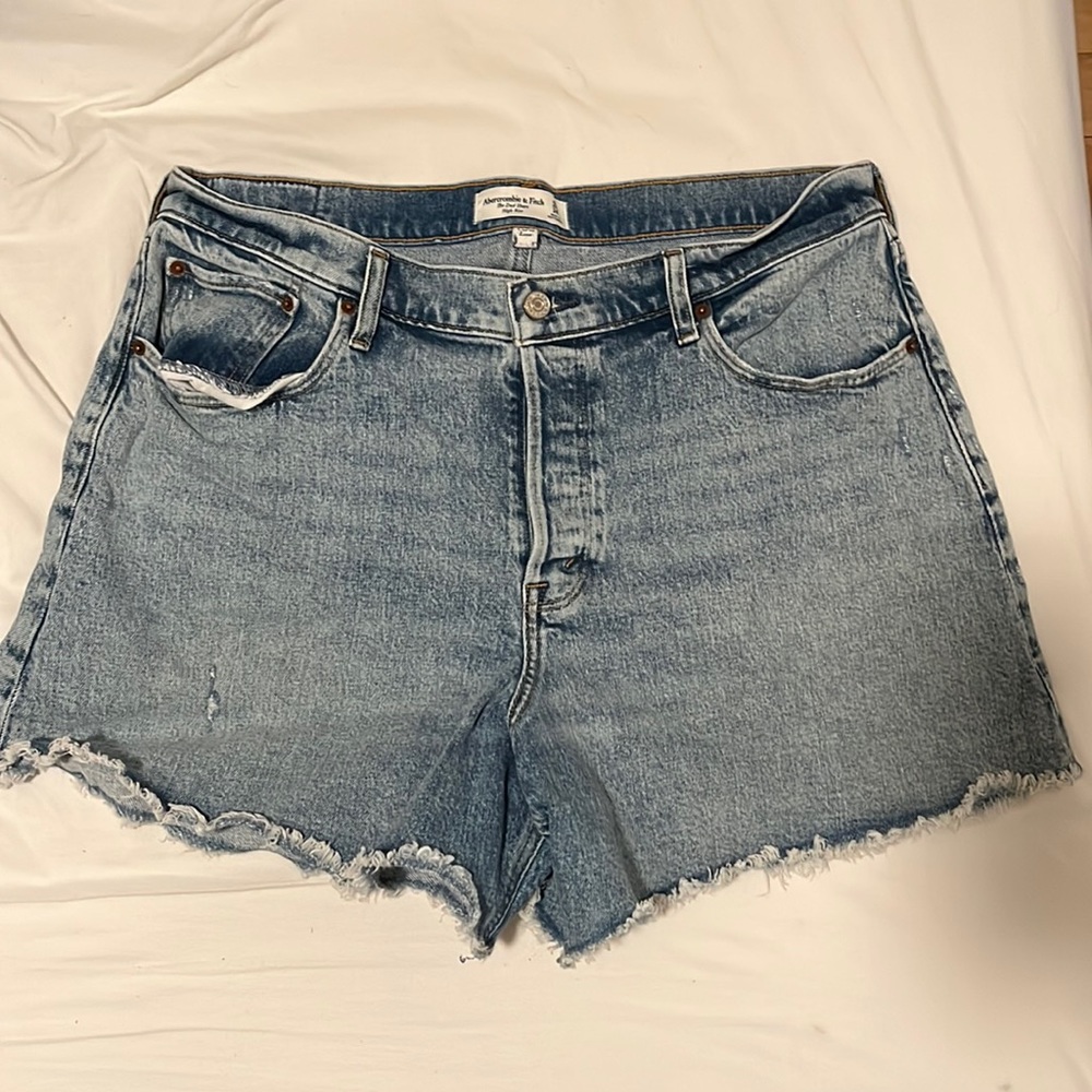 Abercrombie curve love dad short